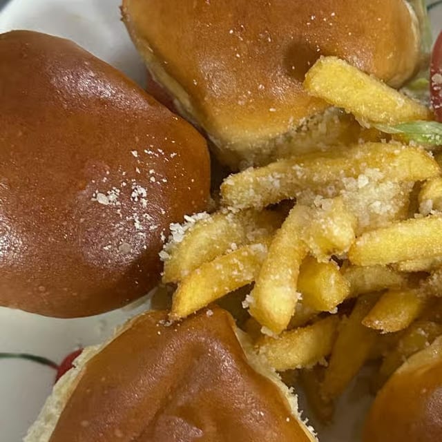 4 piece chicken sliders.